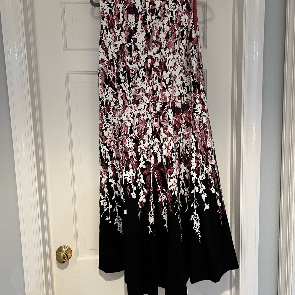 White House, black market, high low dress, fit, and flare with side pockets - Picture 2 of 4